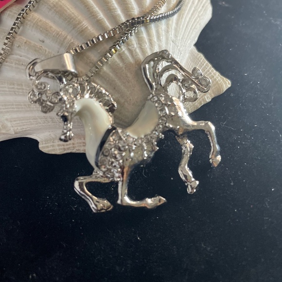 NEW BETSEY JOHNSON WHITE DANCING RHINESTONE EMBELLISHED CHAIN NECKLACE, UNUSED - Picture 6 of 8